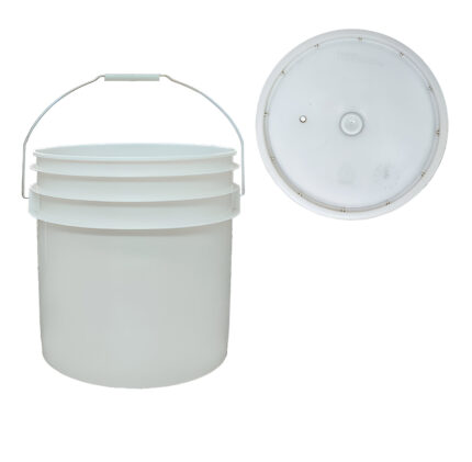 Balde con Tapa / Estanque de Agua